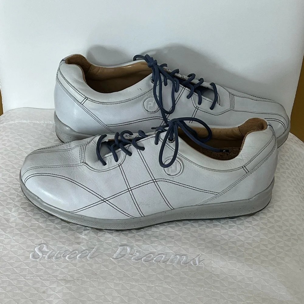 Mens size 11  Highy Quality VERSALUXE FOOT JOY spineless golf shoe all leather. - Picture 2 of 7